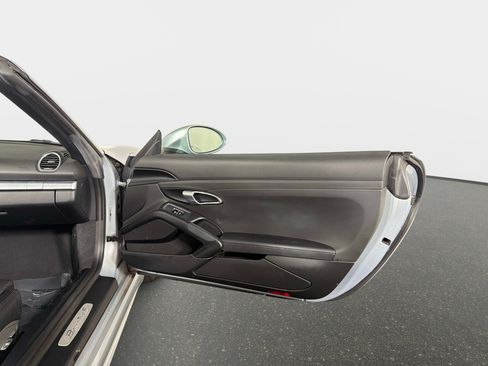 Used 2017 Porsche 718 Boxster S RWD image 19
