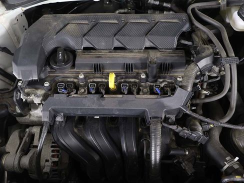 Certified 2024 Hyundai Venue SEL FWD image 17
