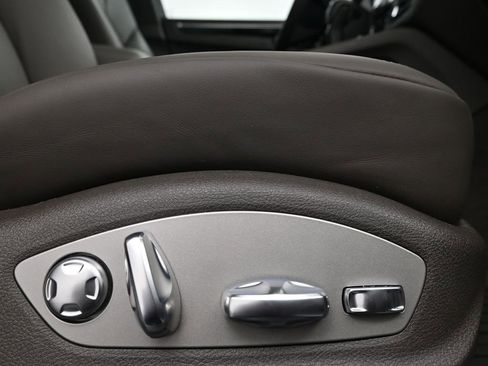 Certified 2026 Porsche Macan image 15