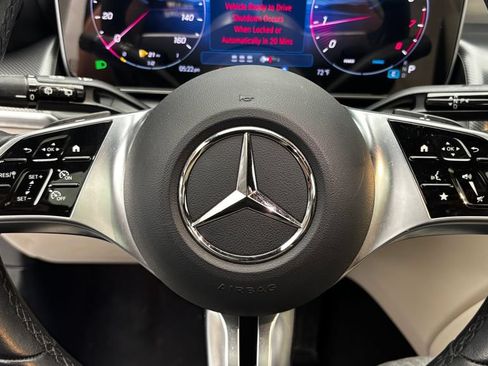 Used 2025 Mercedes-Benz GLC 300 4MATIC image 28