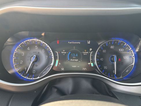 Used 2026 Chrysler Pacifica Select FWD image 10