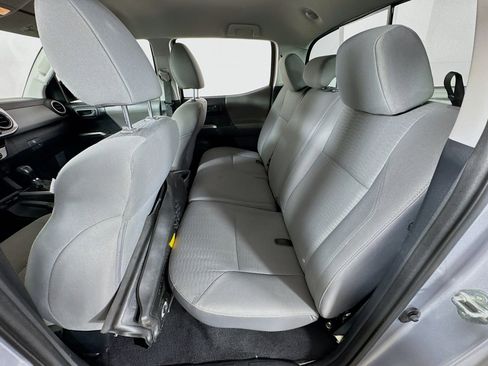 Certified 2018 Toyota Tacoma SR5 AWD/4WD image 17