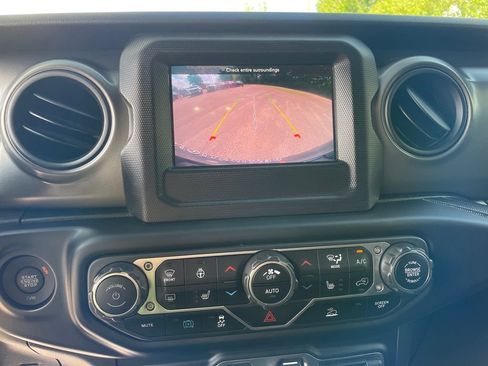 Used 2023 Jeep Wrangler Unlimited w/ Cold Weather Group AWD/4WD image 19