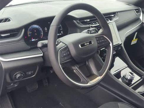 New 2025 Jeep Grand Cherokee L Altitude image 10