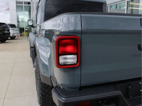 New 2025 Jeep Gladiator Sport image 36