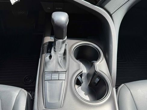 Used 2023 Toyota Camry SE image 5