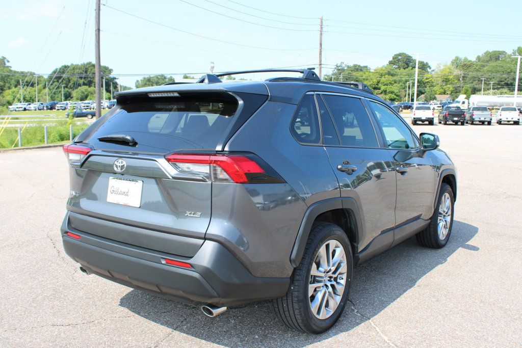 Used 2019 Toyota RAV4 XLE Premium FWD image 17