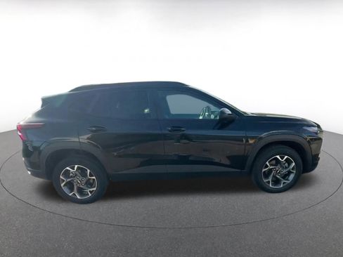 Used 2025 Chevrolet Trax LT image 16