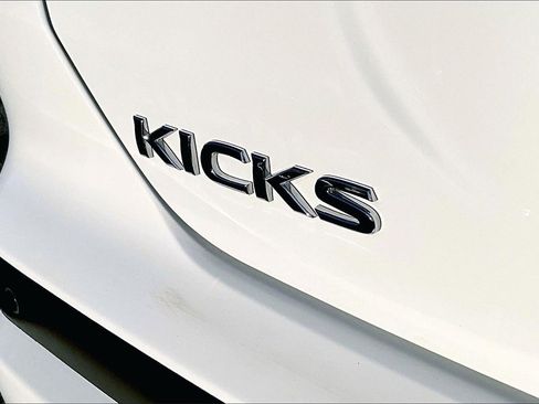 Used 2022 Nissan Kicks S image 24