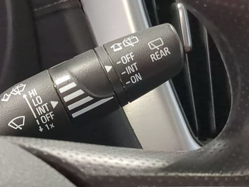 Used 2023 GMC Terrain SLE w/ Driver Convenience Package FWD image 25