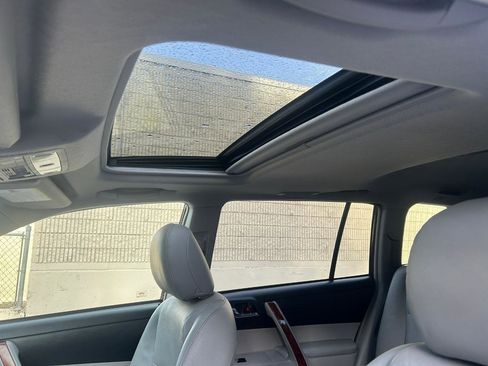 Used 2012 Toyota Highlander Limited image 12