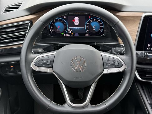 Used 2025 Volkswagen Atlas SE image 16