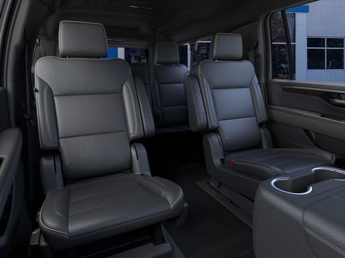 New 2025 Chevrolet Suburban Premier AWD/4WD image 17