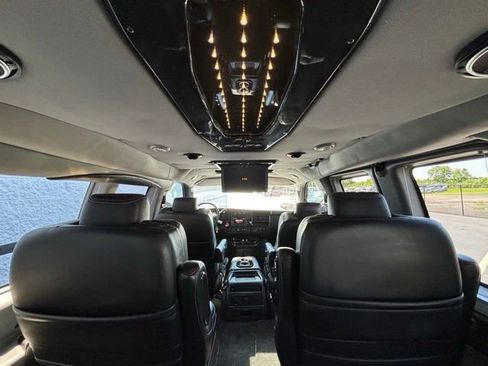 Used 2021 GMC Savana 2500 w/ Enhanced Convenience Package RWD image 3