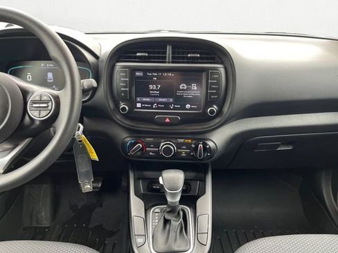 Used 2023 Kia Soul LX w/ LX Technology Package FWD image 13