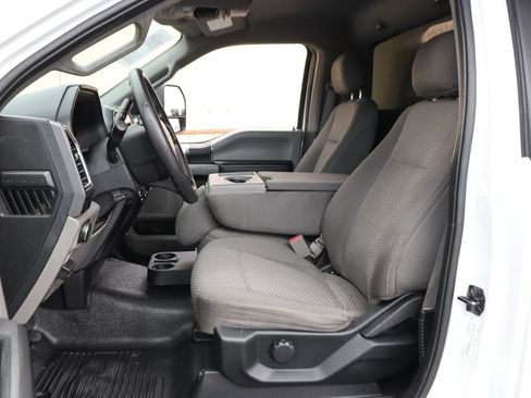 Used 2017 Ford F550 2WD Regular Cab Super Duty image 22