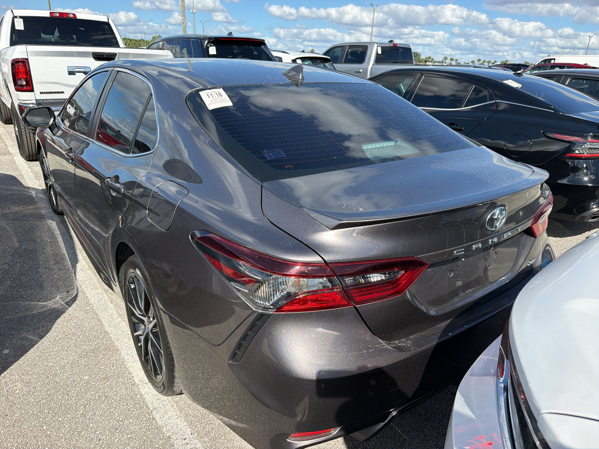 Used 2023 Toyota Camry SE FWD image 4