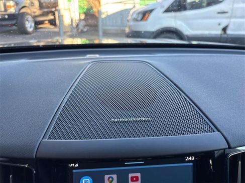 Used 2024 Volvo XC60 B5 Plus w/ Protection Package Premier image 29