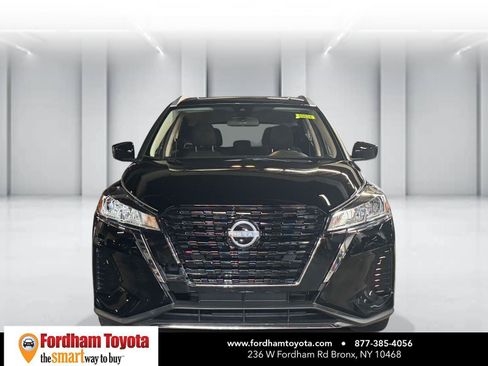 Used 2023 Nissan Kicks SV FWD image 2