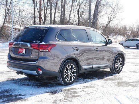 Used 2016 Mitsubishi Outlander SE image 7