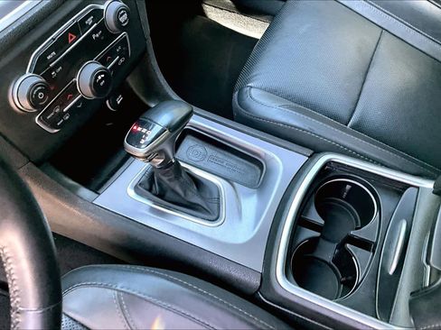 Used 2019 Dodge Charger SXT w/ Leather Interior Group RWD image 17