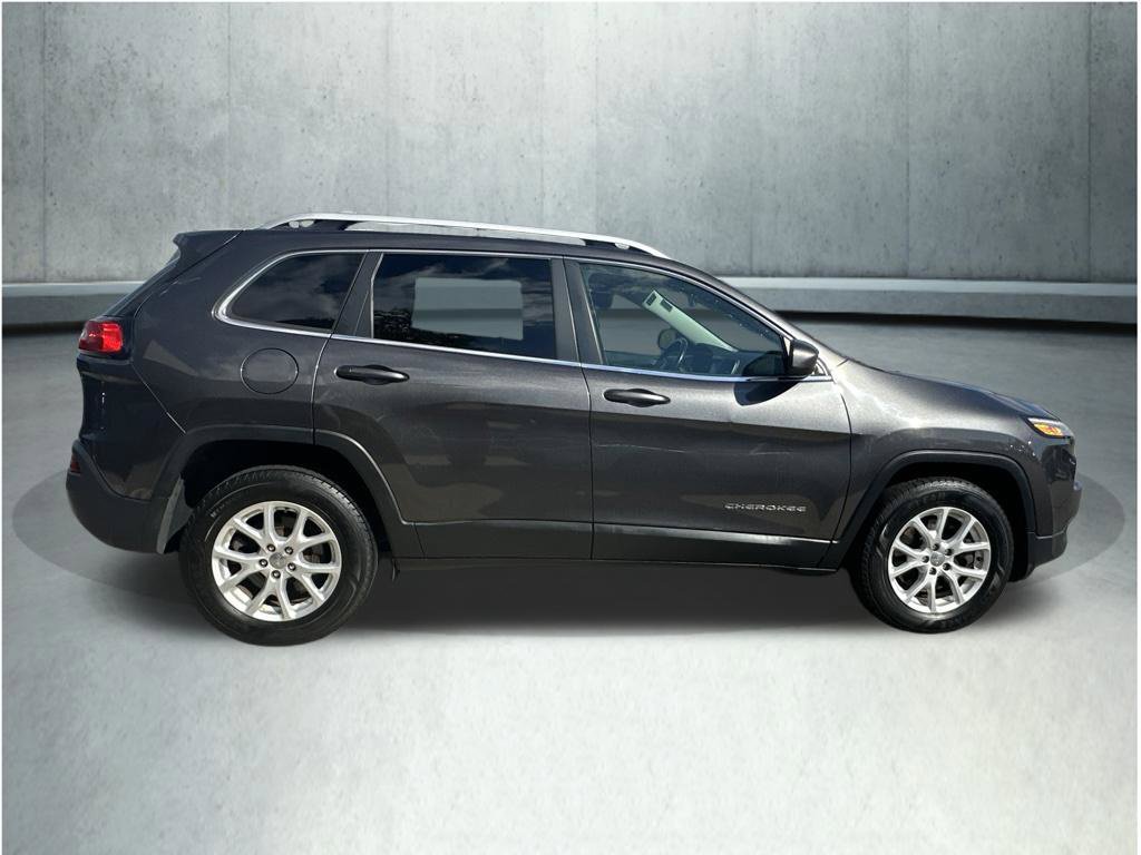 Used 2016 Jeep Cherokee Latitude w/ Cold Weather Group AWD/4WD image 8