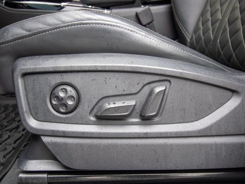 Used 2022 Audi SQ5 Prestige w/ Prestige Package AWD/4WD image 16