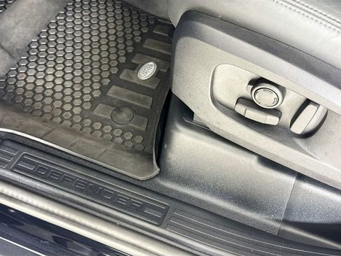 Used 2025 Land Rover Defender 110 X-Dynamic SE image 18