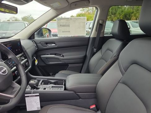 New 2026 Nissan Pathfinder SL FWD image 8