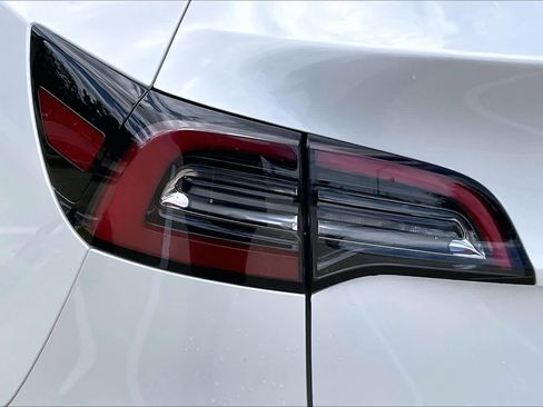 Used 2023 Tesla Model Y AWD image 26