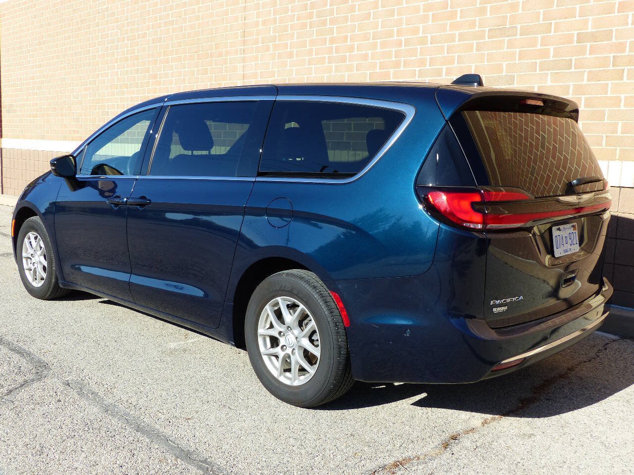 Used 2025 Chrysler Pacifica Select FWD image 8