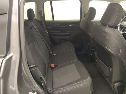 Used 2024 Jeep Grand Cherokee Laredo RWD image 19