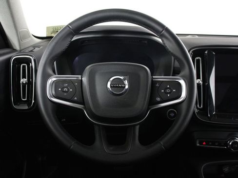 Certified 2025 Volvo XC40 B5 Plus image 8