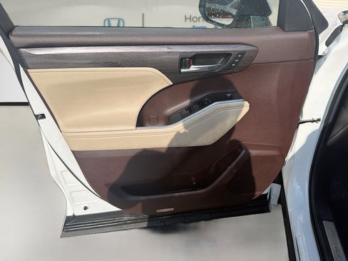 Used 2022 Toyota Highlander Limited image 20