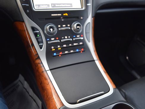 Used 2019 Lincoln Nautilus Reserve image 15