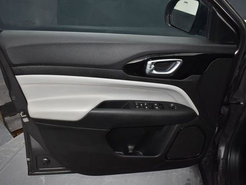 Used 2022 Jeep Compass Limited image 13