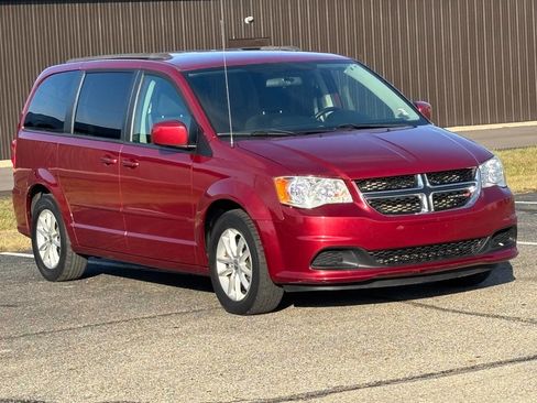 Used 2015 Dodge Grand Caravan SXT image 4