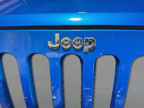 Used 2015 Jeep Wrangler Rubicon w/ Connectivity Group image 23