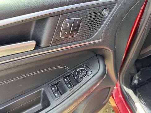 Used 2024 Ford Edge Titanium image 11