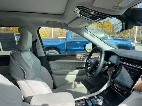 Used 2023 Jeep Grand Cherokee L Summit w/ Luxury Tech Group V image 30