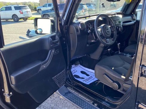 Used 2018 Jeep Wrangler Unlimited Sport S AWD/4WD image 9