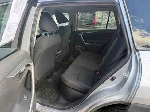 Used 2021 Toyota RAV4 LE AWD/4WD image 29
