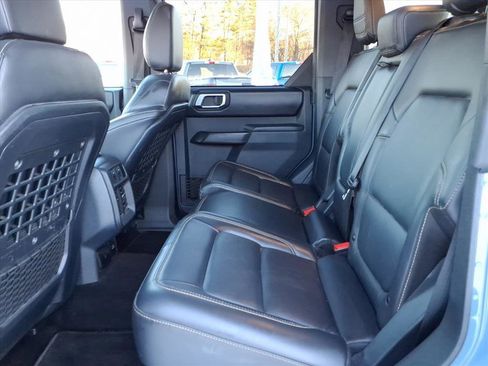 Used 2025 Ford Bronco Badlands image 15