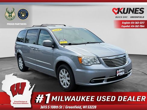 Used 2014 Chrysler Town & Country Touring FWD image 1