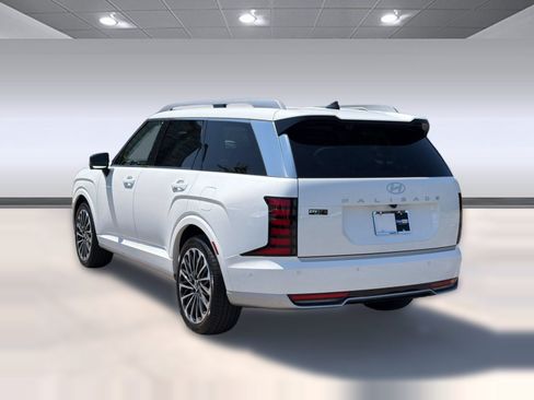 Used 2026 Hyundai Palisade Calligraphy FWD image 3