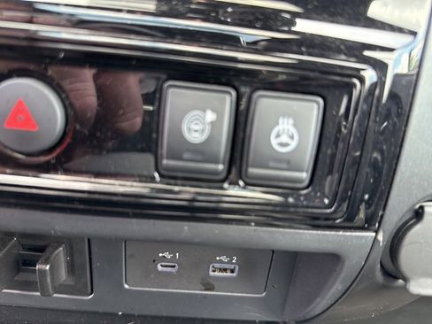 Used 2024 Nissan Titan PRO-4X w/ Pro-4x Convenience Package image 15