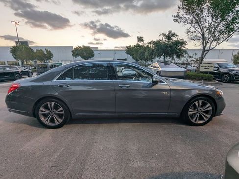 Used 2019 Mercedes-Benz S 560 Sedan image 4