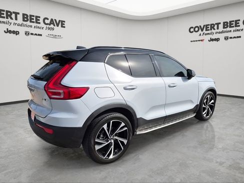 Used 2022 Volvo XC40 T5 R-Design w/ Advanced Package image 9