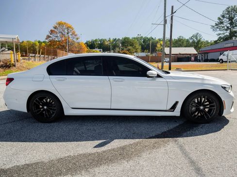 Used 2018 BMW 750i image 12