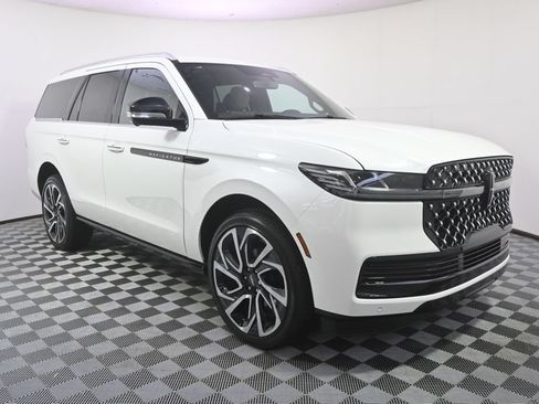 Used 2026 Lincoln Navigator Black Label AWD/4WD image 8